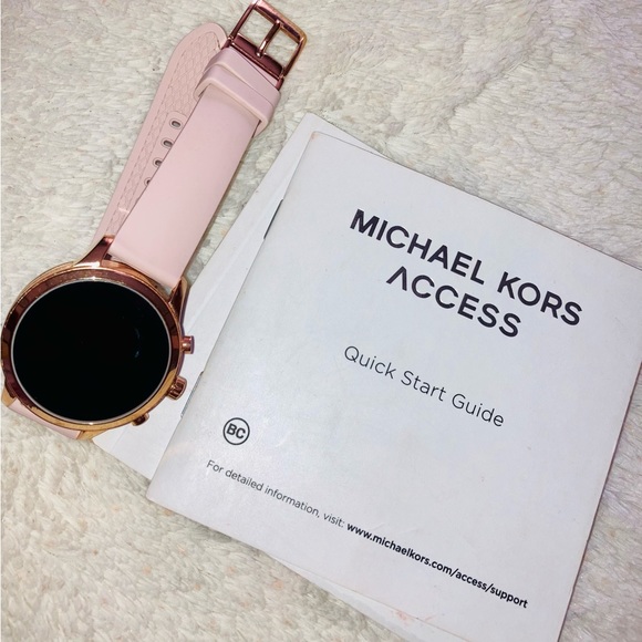 Micheal Kors Runway SmartWatch - Picture 2 of 3